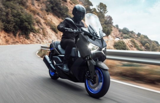 Tips Solo Touring dengan Yamaha XMAX yang Bikin Perjalanan Makin Seru